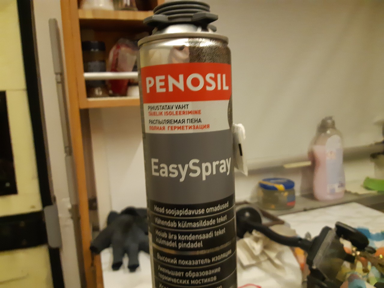 Утепление и звукоизоляция передней части Альковного дома на колёсах.